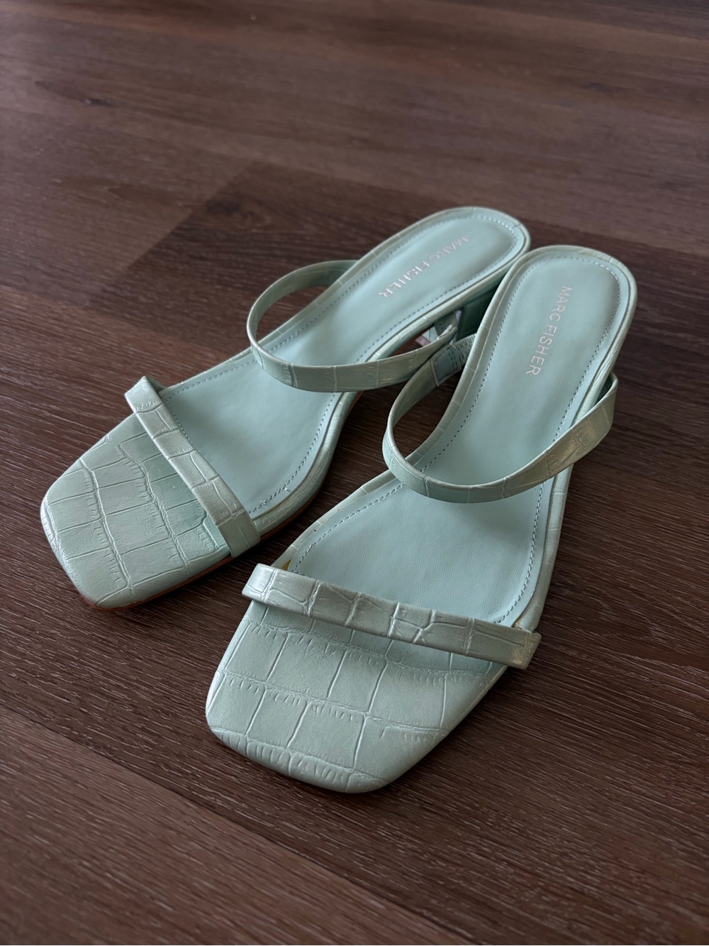 Marc Fisher Light Green Croc-Embossed Sandals (7.5) BRAND NEW